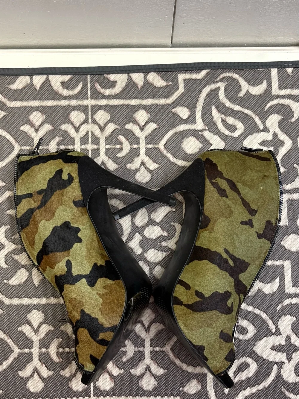 Carlos Camouflage Peep-Toe Zip Booties - Women High Heels sz 8.5